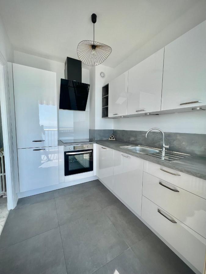 Seaviews By Jenni Menton, La Suite, Superbe Front De Mer, Top Emplacement Avec Terrasse Et Parking! Экстерьер фото