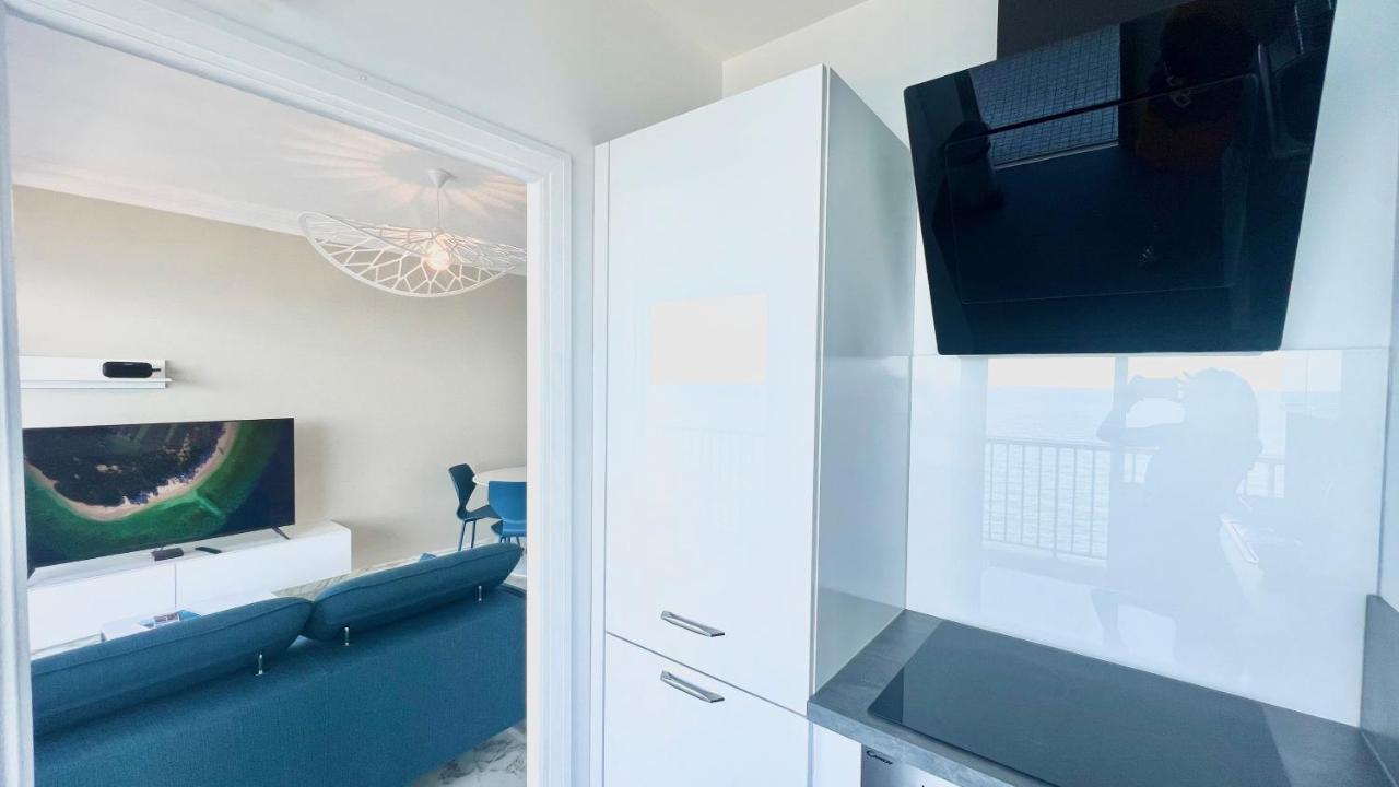 Seaviews By Jenni Menton, La Suite, Superbe Front De Mer, Top Emplacement Avec Terrasse Et Parking! Экстерьер фото